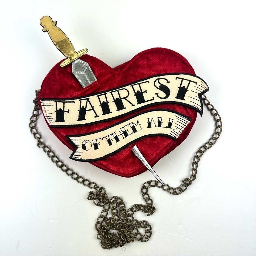 Oh My Disney Store Snow White Fairest of Them All Crossbody Bag‎ Heart Chain NEW